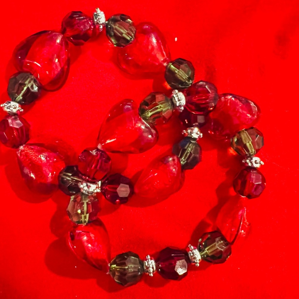 Beautiful Red & Green Heart Elastic Bracelet. A Fashion Piece.
